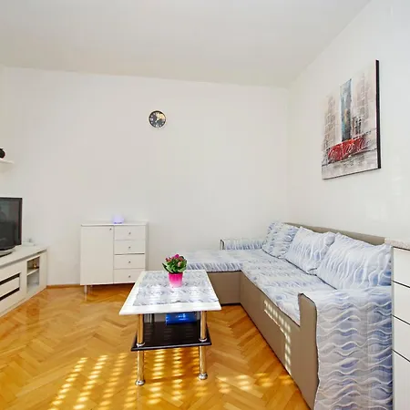 Danica Apartament *