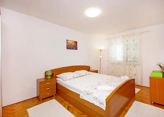 Apartament Danica *