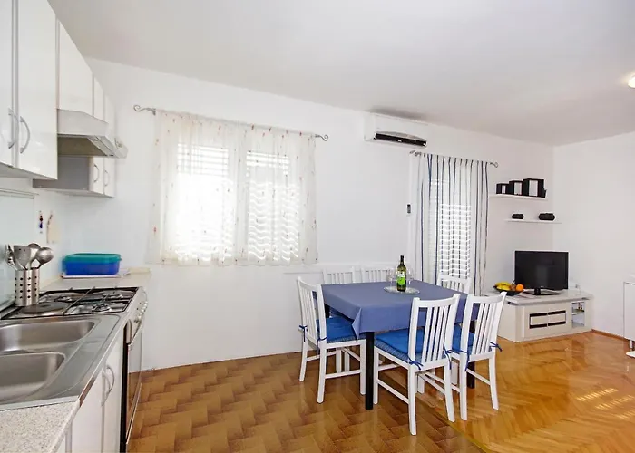 Apartament Danica *